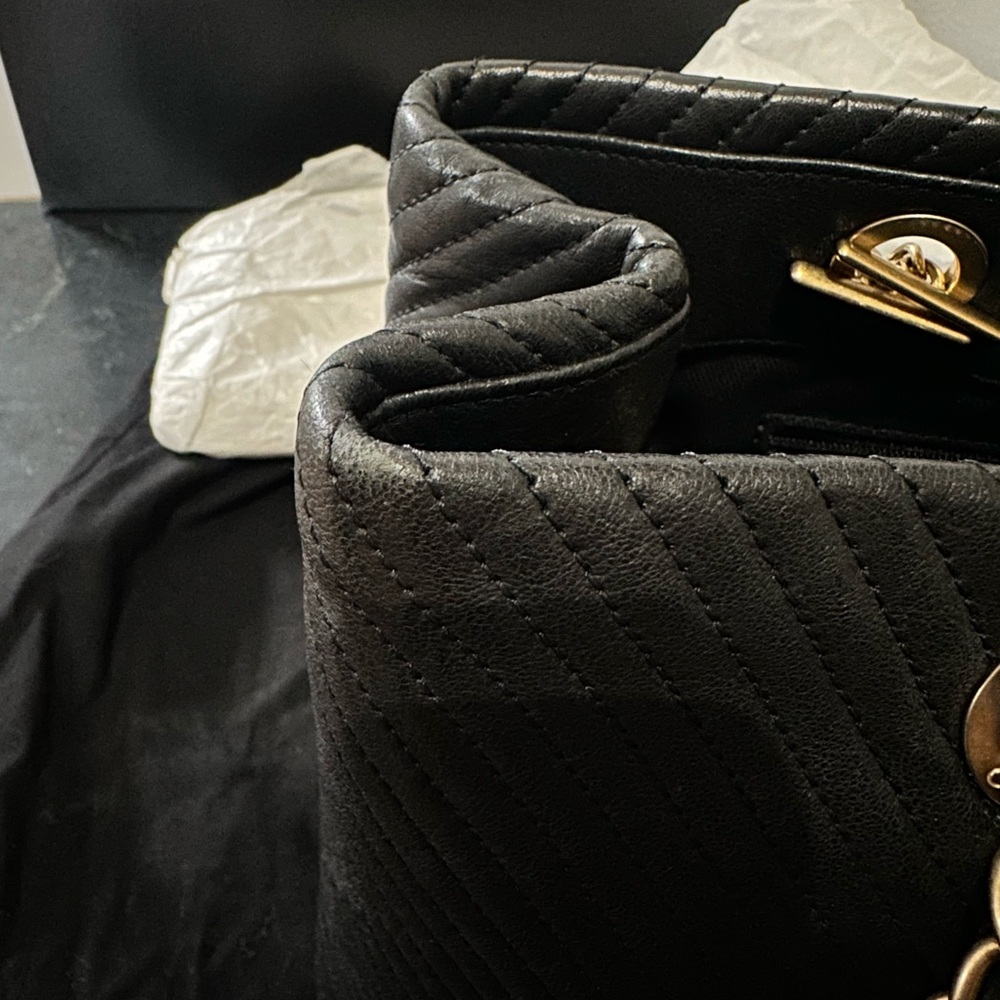 SOLD! CHANEL Wrinkled Lambskin Chevron Quilted Large  Tote Black Gold Hardware - Picture 13 of 16